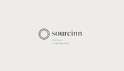 できるだけ実物に近い質感を表現した陳列のための様々な道具を扱う Sourcinn のウェブサイト